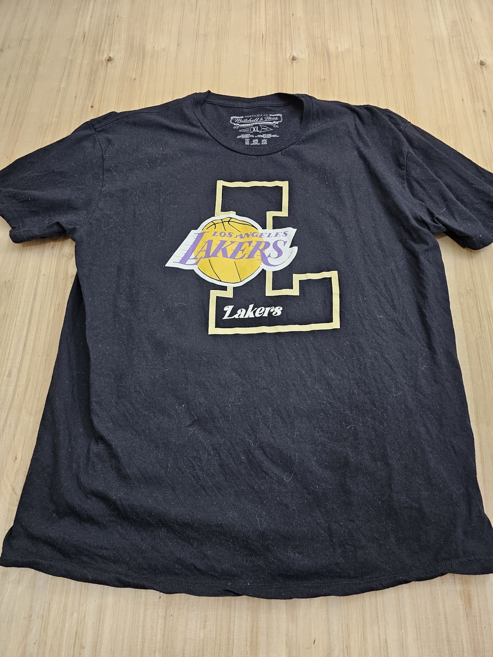 VTG Mitchell & Ness L.A Lakers Black Tee with Yellow Graphic XL